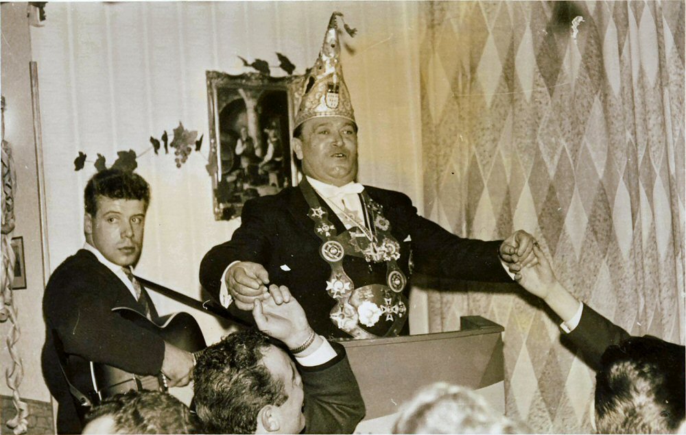 1957 etwa