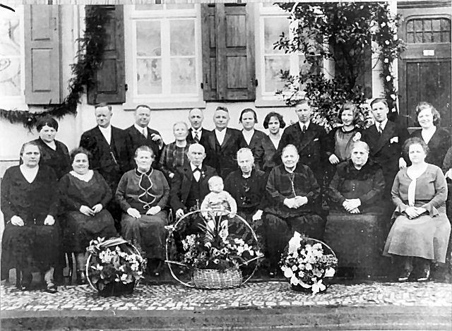Familienfeier um 1933 Familienfeier um 1933